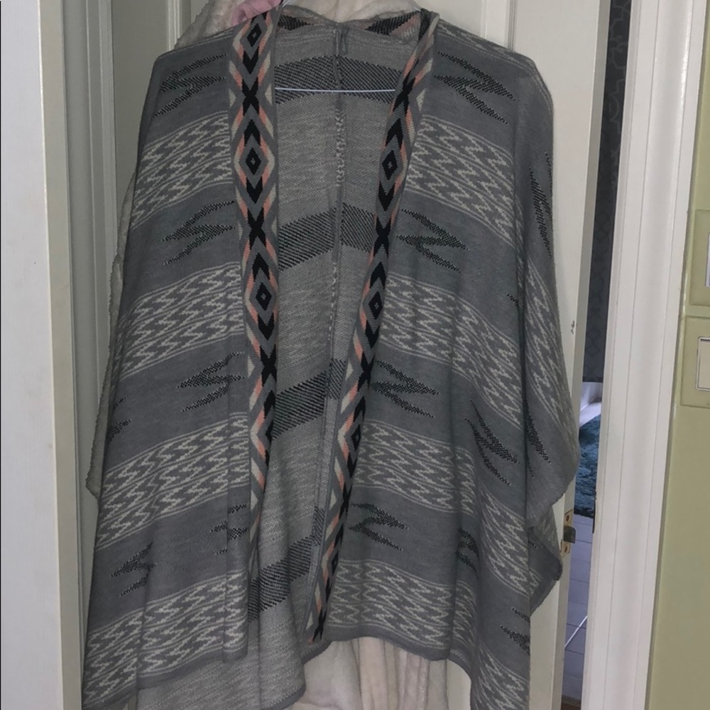 Patterned Gray Cardigan - image 1